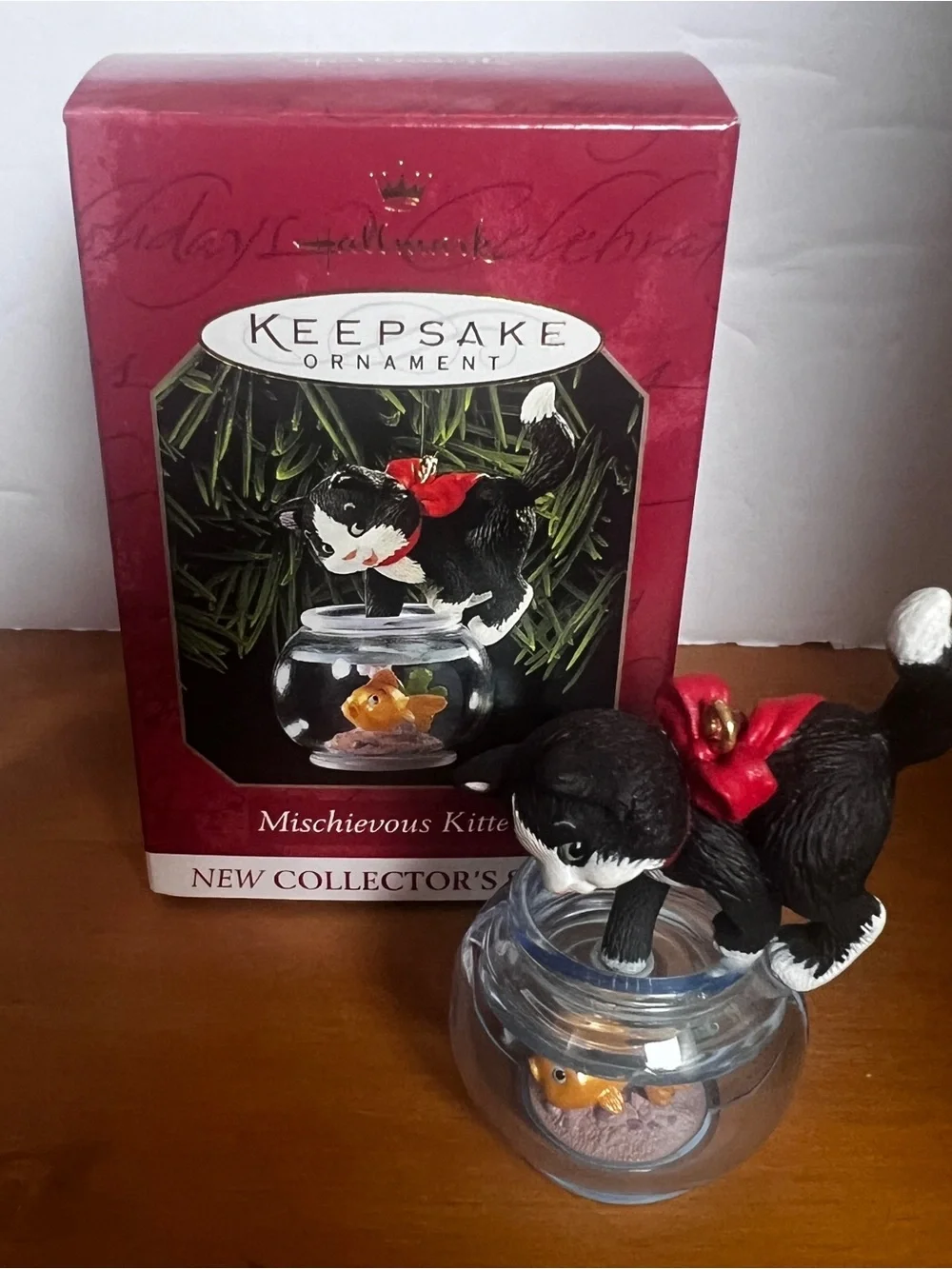 1999 Hallmark Mischievous Kittens Black & White Cat Ornament 1st in series